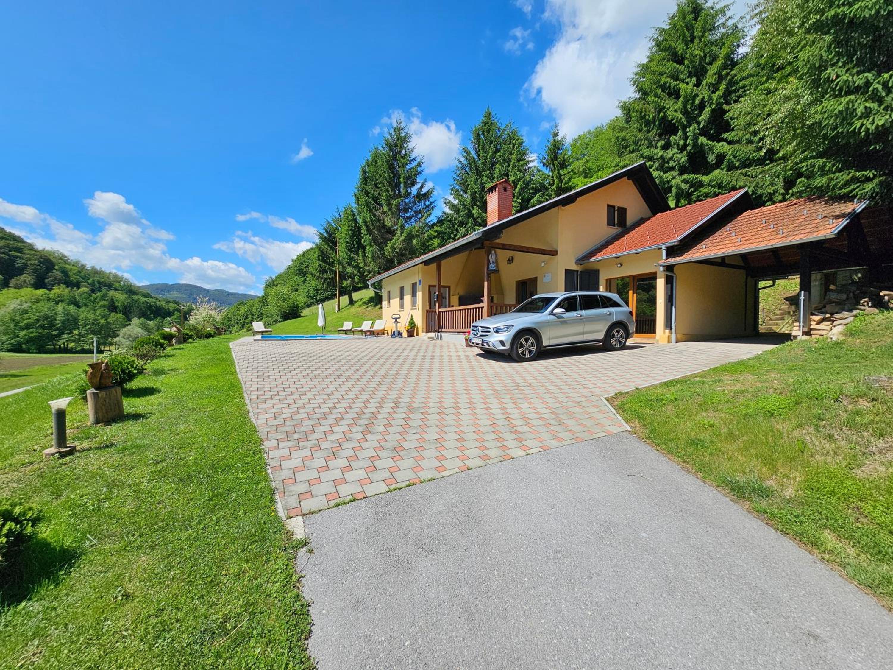 Hotel VILA LASOVIC + POOL + JACUZZI + SAUNA - Image 1