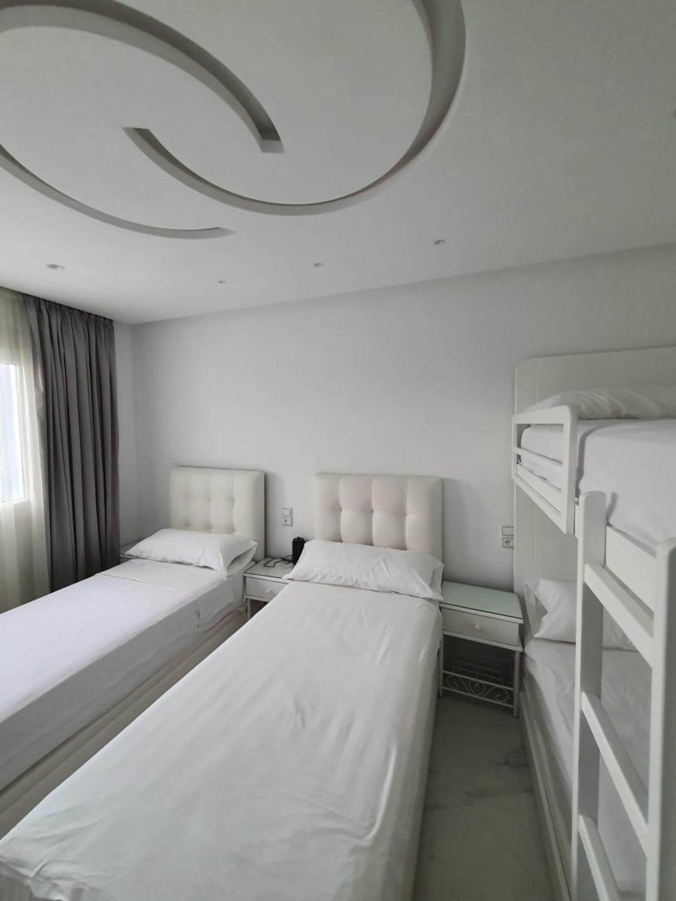 Bright apartment in Marina Smir, sea view and shared pool view 4