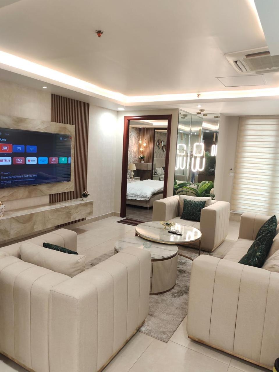 Penta Square Apartments - 1 2 3 4 Bedroom by Luxuryapartmentspk