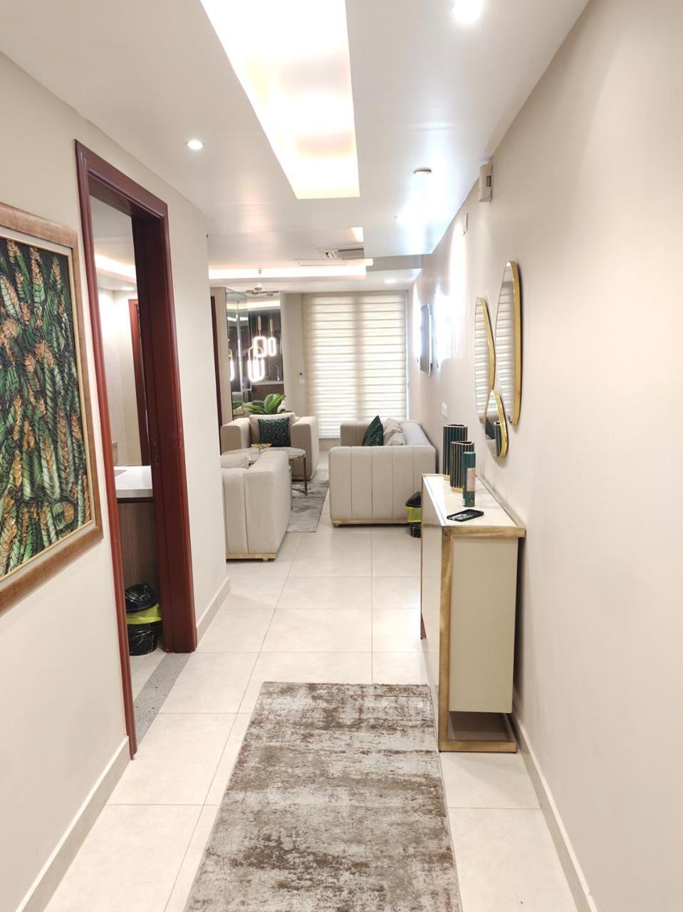 Penta Square Apartments - 1 2 3 4 Bedroom by Luxuryapartmentspk
