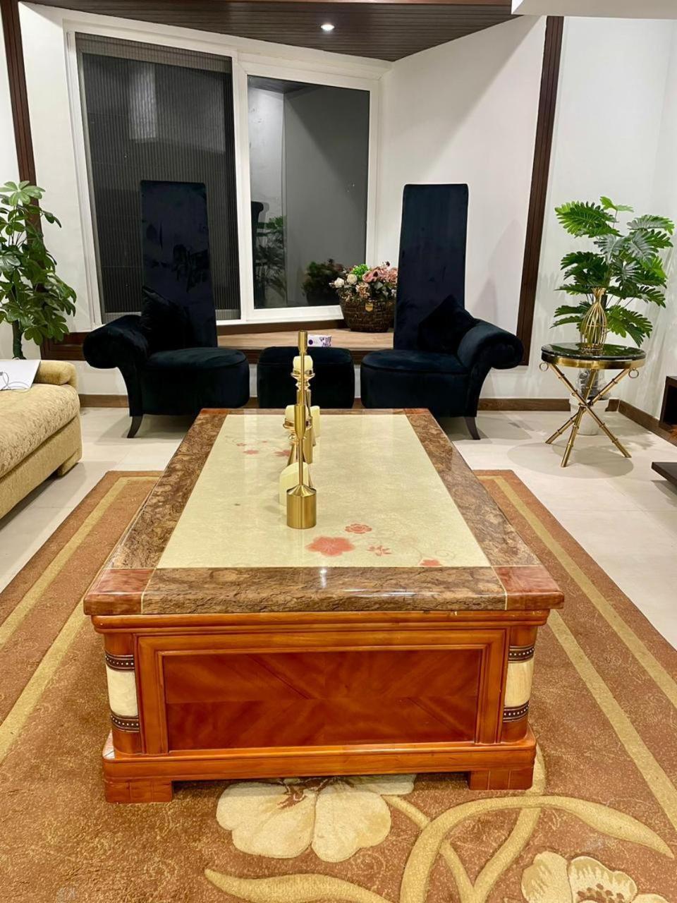 Penta Square Apartments - 1 2 3 4 Bedroom by Luxuryapartmentspk