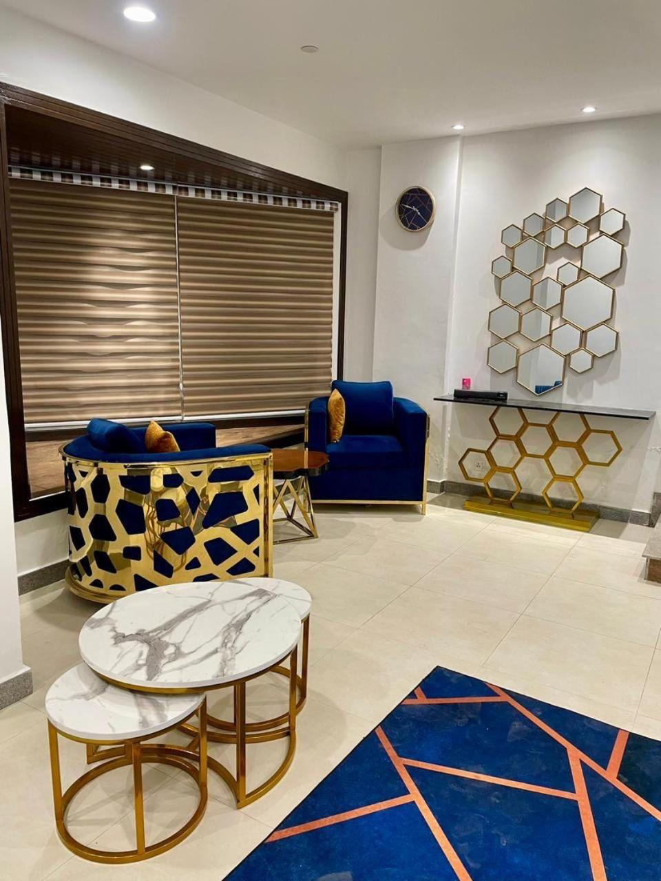 Penta Square Apartments - 1 2 3 4 Bedroom by Luxuryapartmentspk