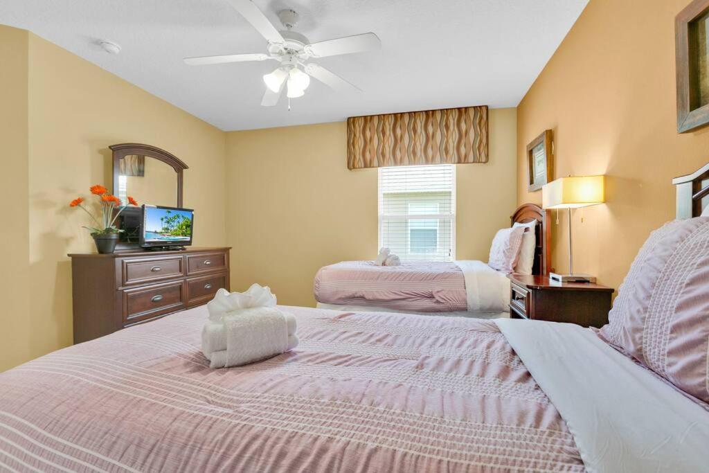 5BR Home 15 min to Disney Pool Clubhouse & Gym view 5
