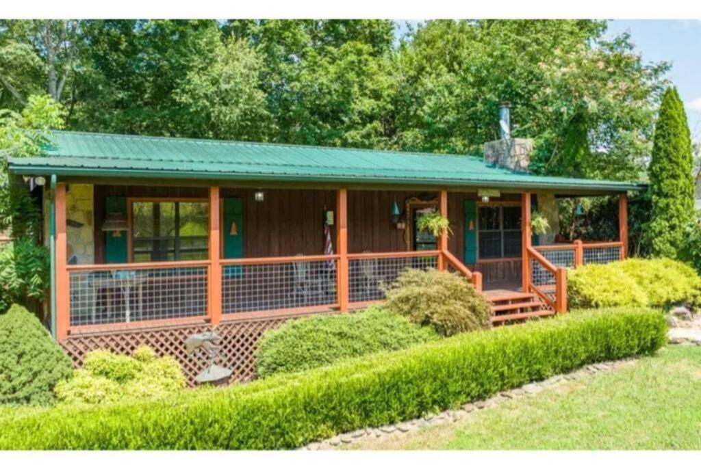 Hotel Riverside Dreamin - Image 1