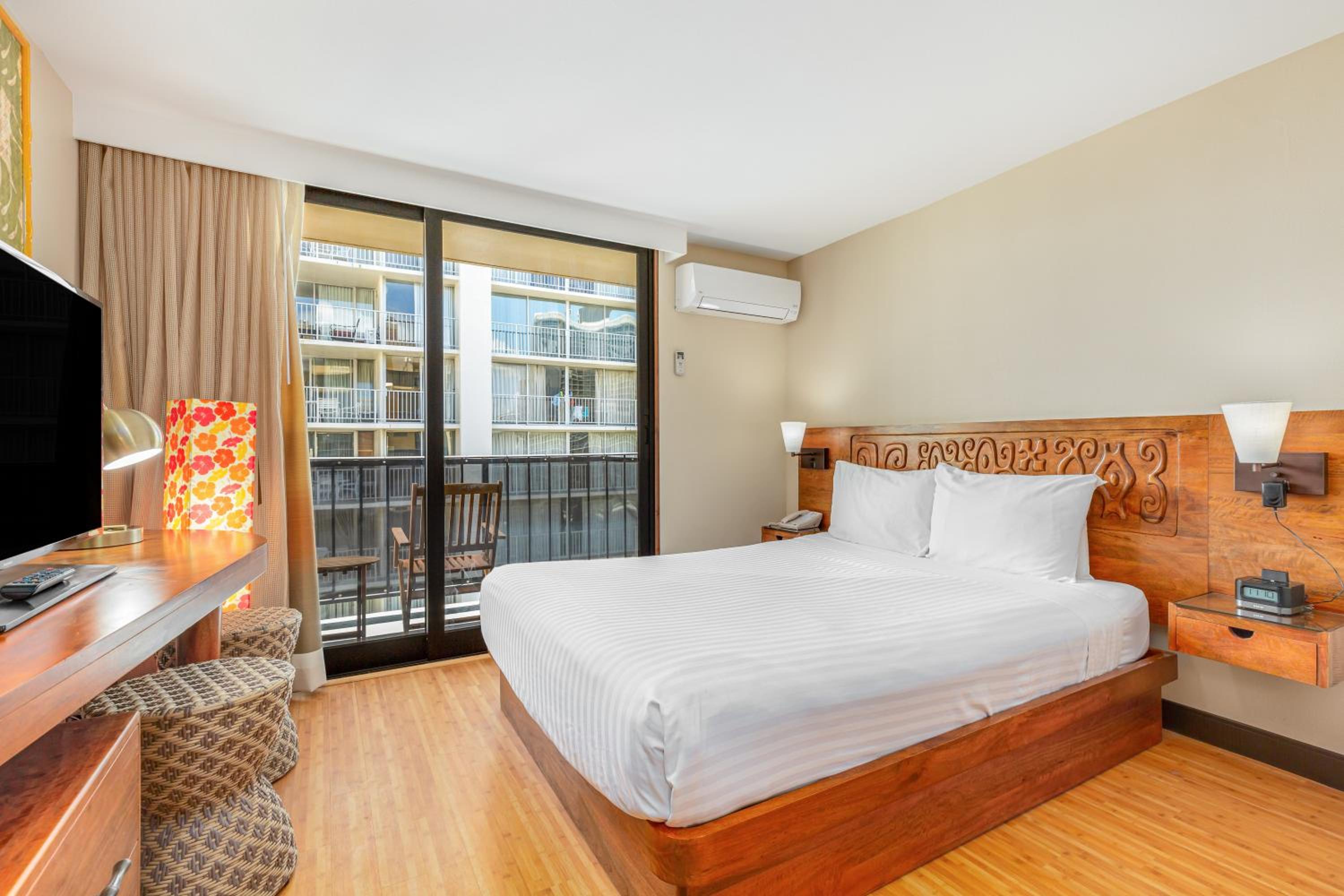 Castle Bamboo Waikīkī Hotel