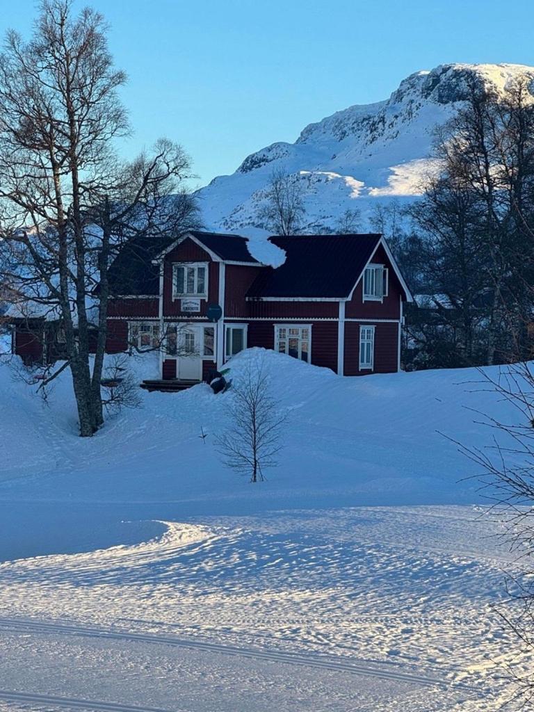 Handeland Lodge Near Trolltunga and Pulpit Rock Sleeps 18 with Sauna