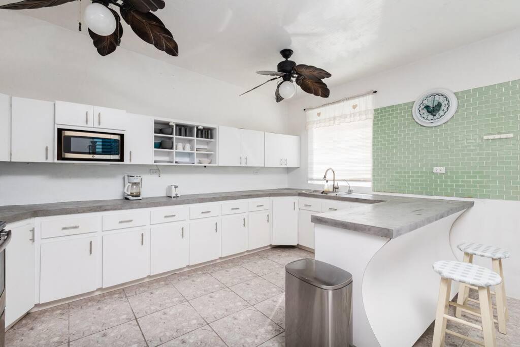 Casa Mariposa - Hilltop home with Pool and Rooftop view 5