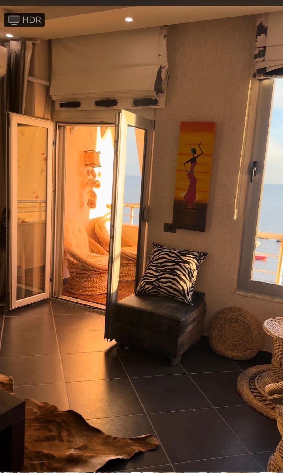 Beach Front Apartment Pedonale