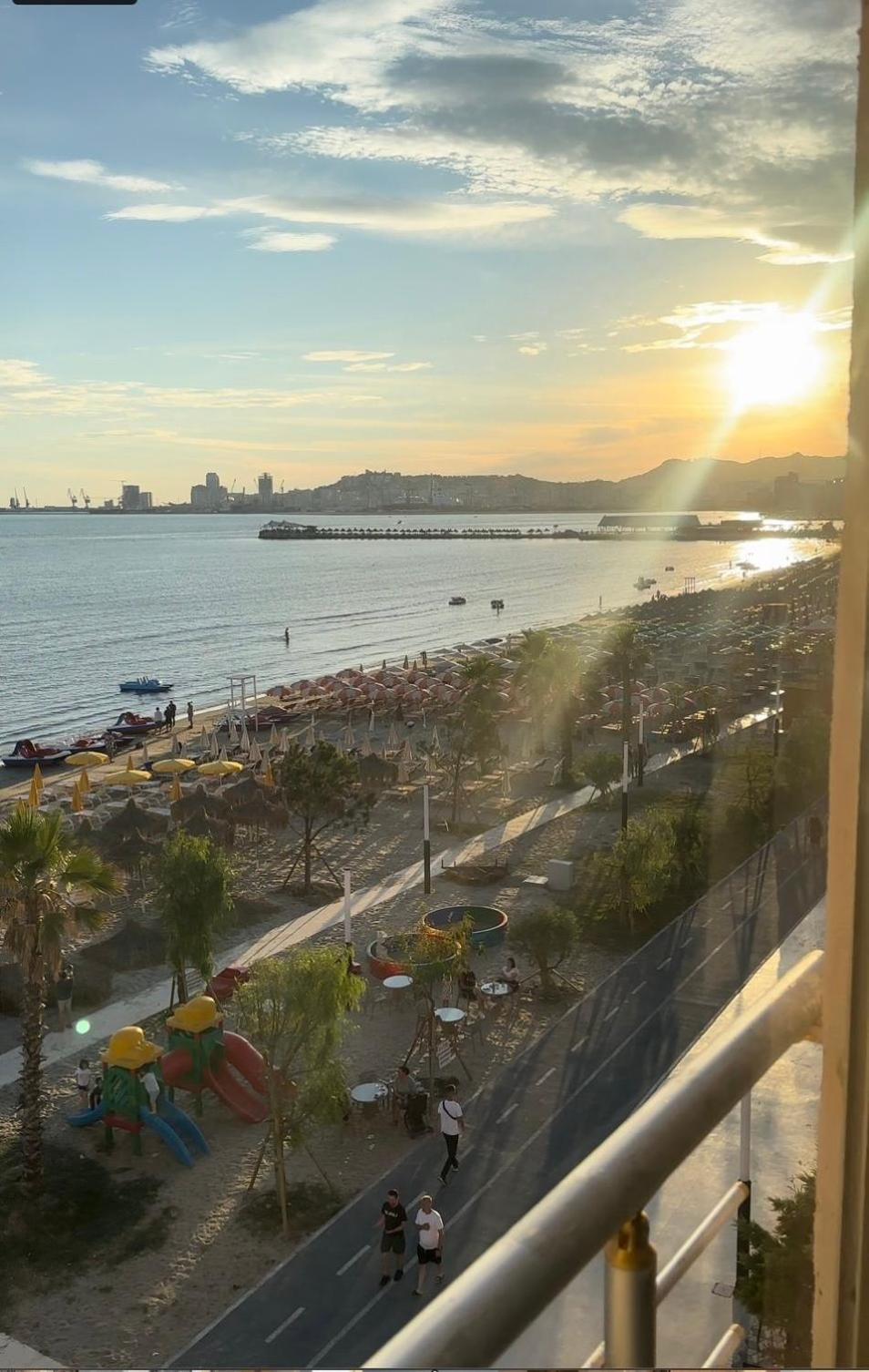 Beach Front Apartment Pedonale