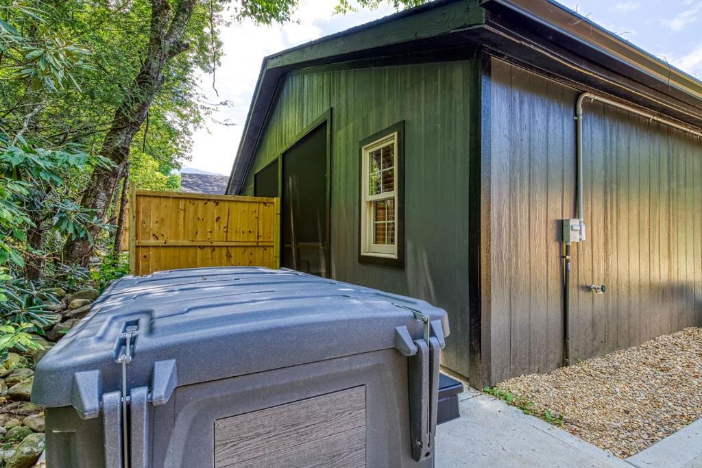 Queens Quarters, Pickleball Court, Creek, WIFI, Mountain Views, Starting at 79