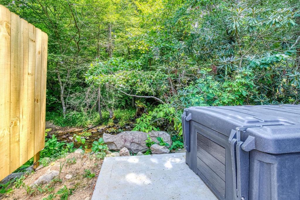 Queens Quarters, Pickleball Court, Creek, WIFI, Mountain Views, Starting at 79