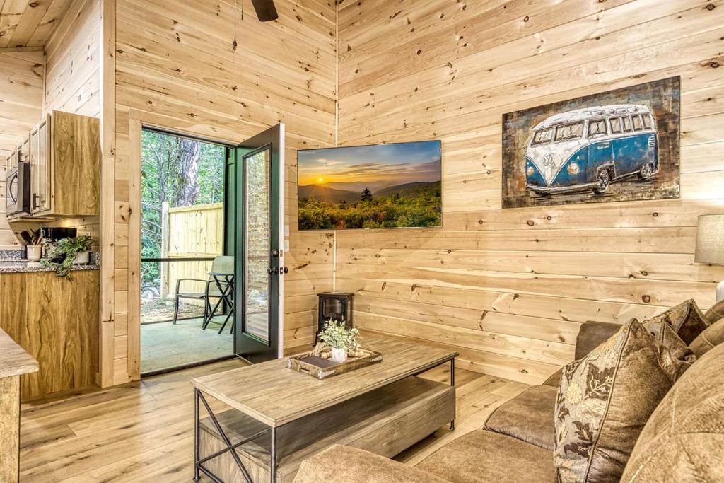 Queens Quarters, Pickleball Court, Creek, WIFI, Mountain Views, Starting at 79