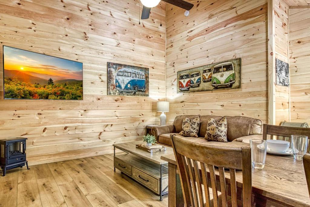 Queens Quarters, Pickleball Court, Creek, WIFI, Mountain Views, Starting at 79