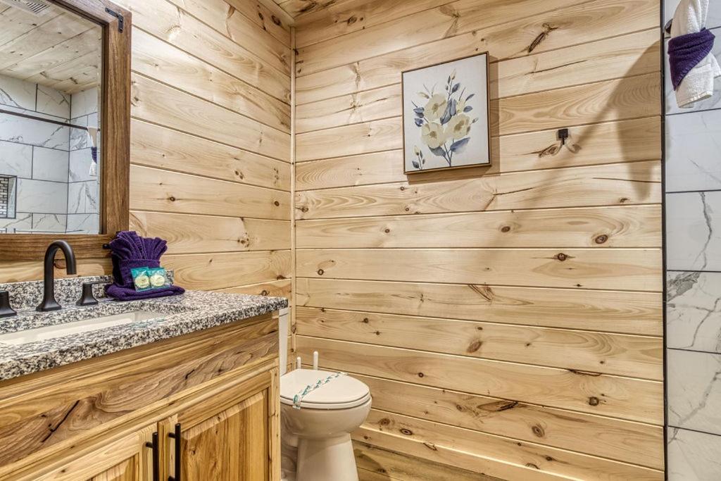 Queens Quarters, Pickleball Court, Creek, WIFI, Mountain Views, Starting at 79