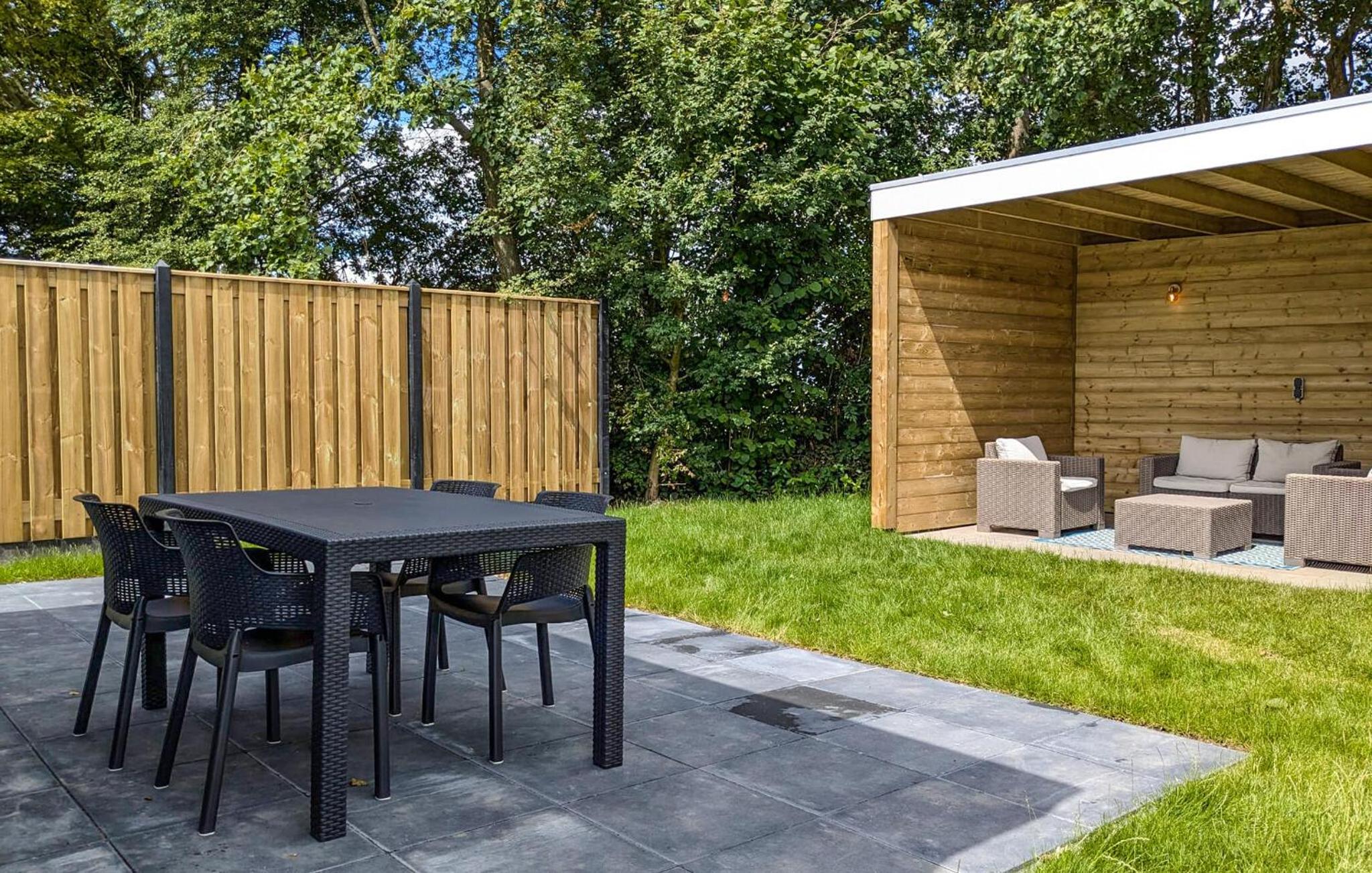 2 Bedroom Gorgeous Home In Heinkenszand
