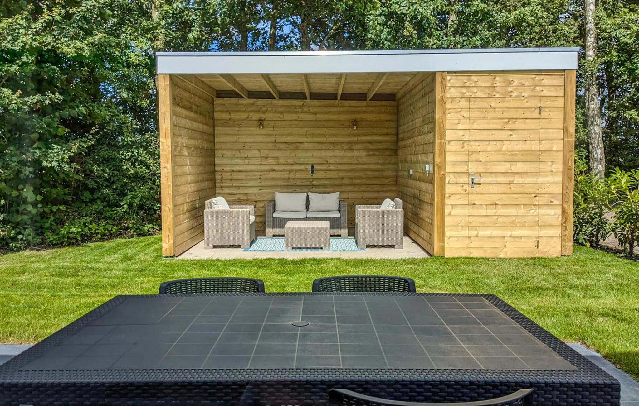 2 Bedroom Gorgeous Home In Heinkenszand