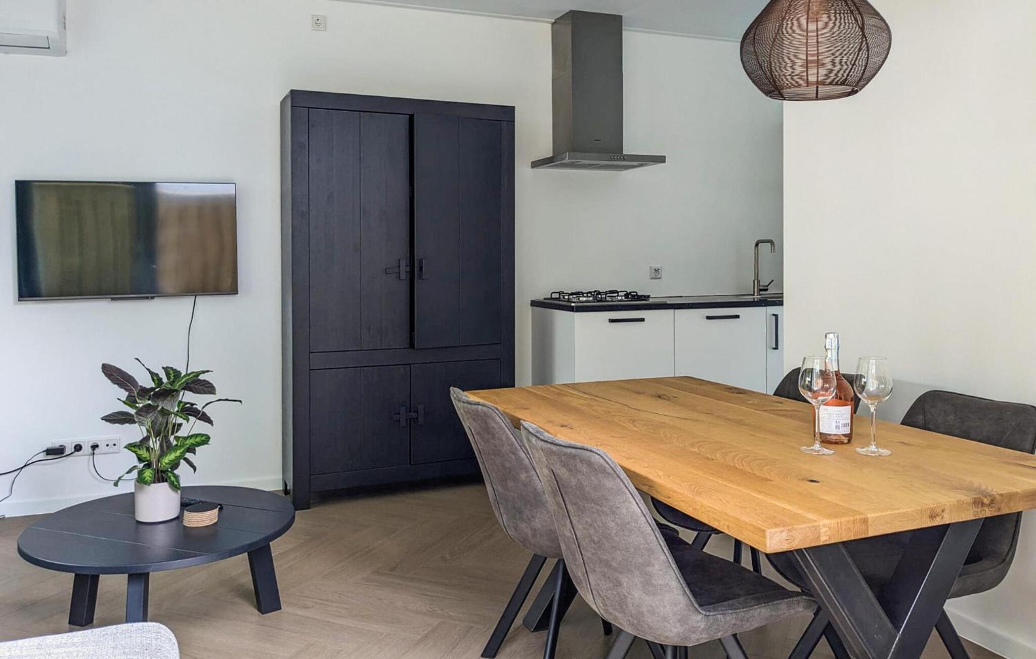 2 Bedroom Gorgeous Home In Heinkenszand