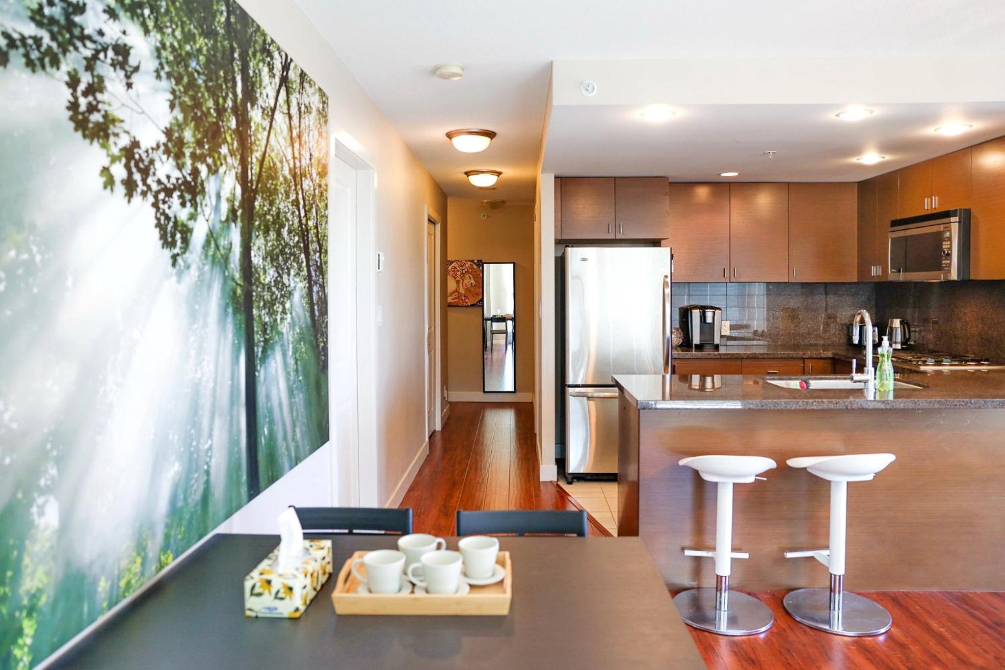 10 minutes to YVR, 2 bedrooms, 2 full bathrooms,high-rise with beautiful views