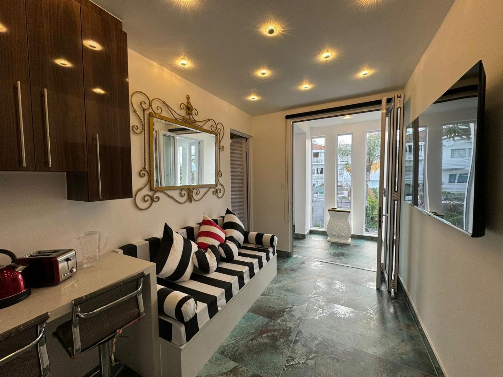 Emerald Suite with sea view strictly bookings for 4 guests accepted view 2