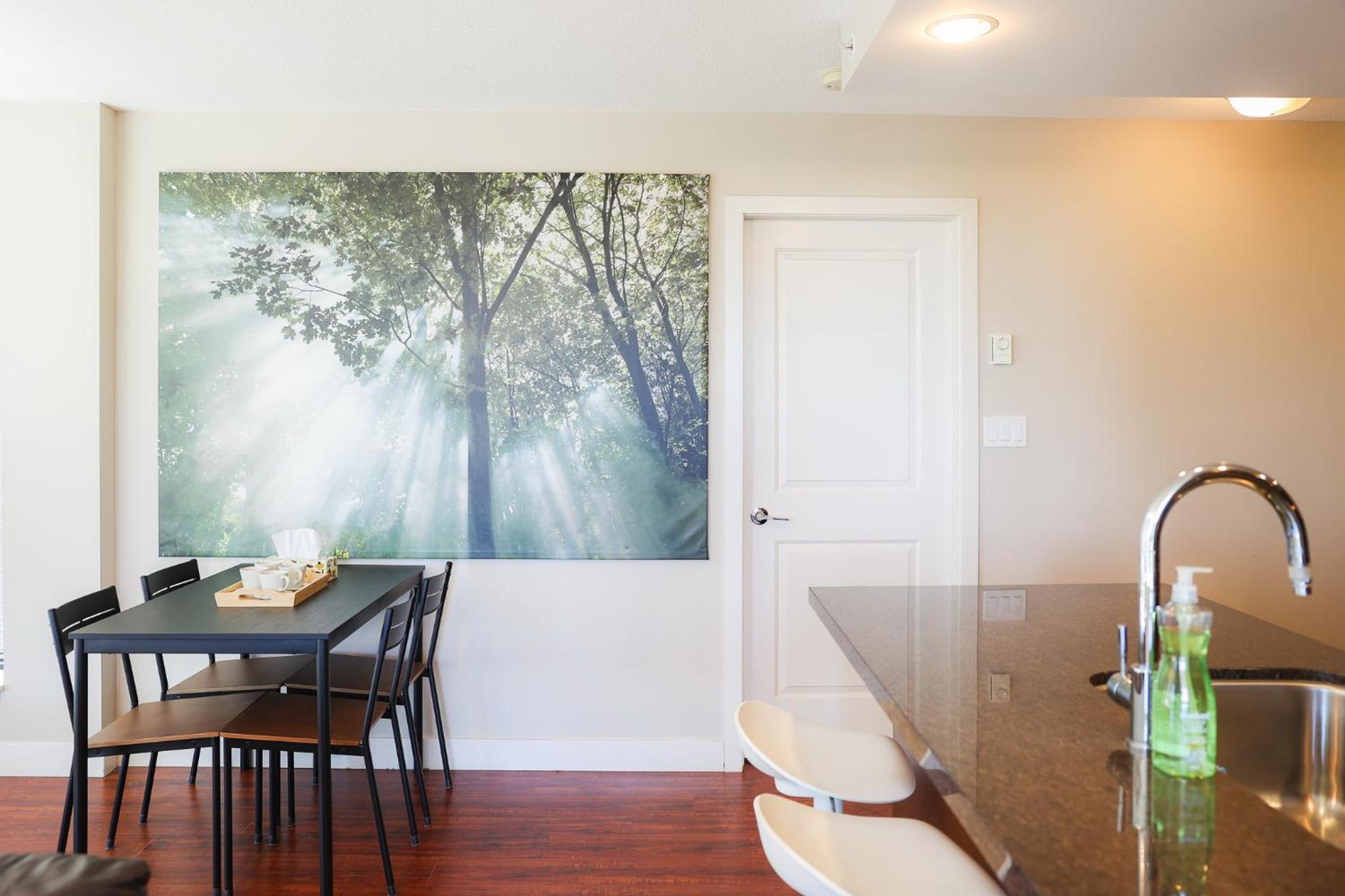 10 minutes to YVR, 2 bedrooms, 2 full bathrooms,high-rise with beautiful views