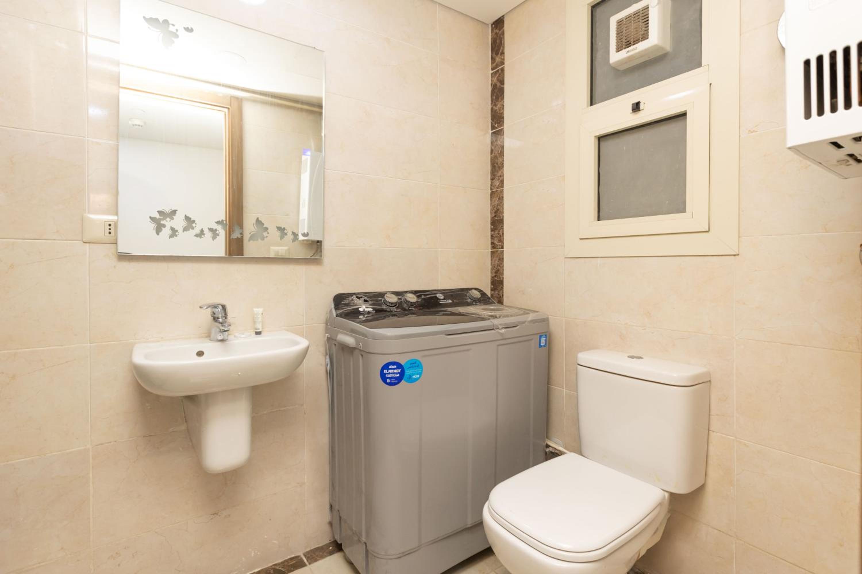 2 Bedroom Luxurious AUC Duplex with Private Balcony - Modern & Cozy