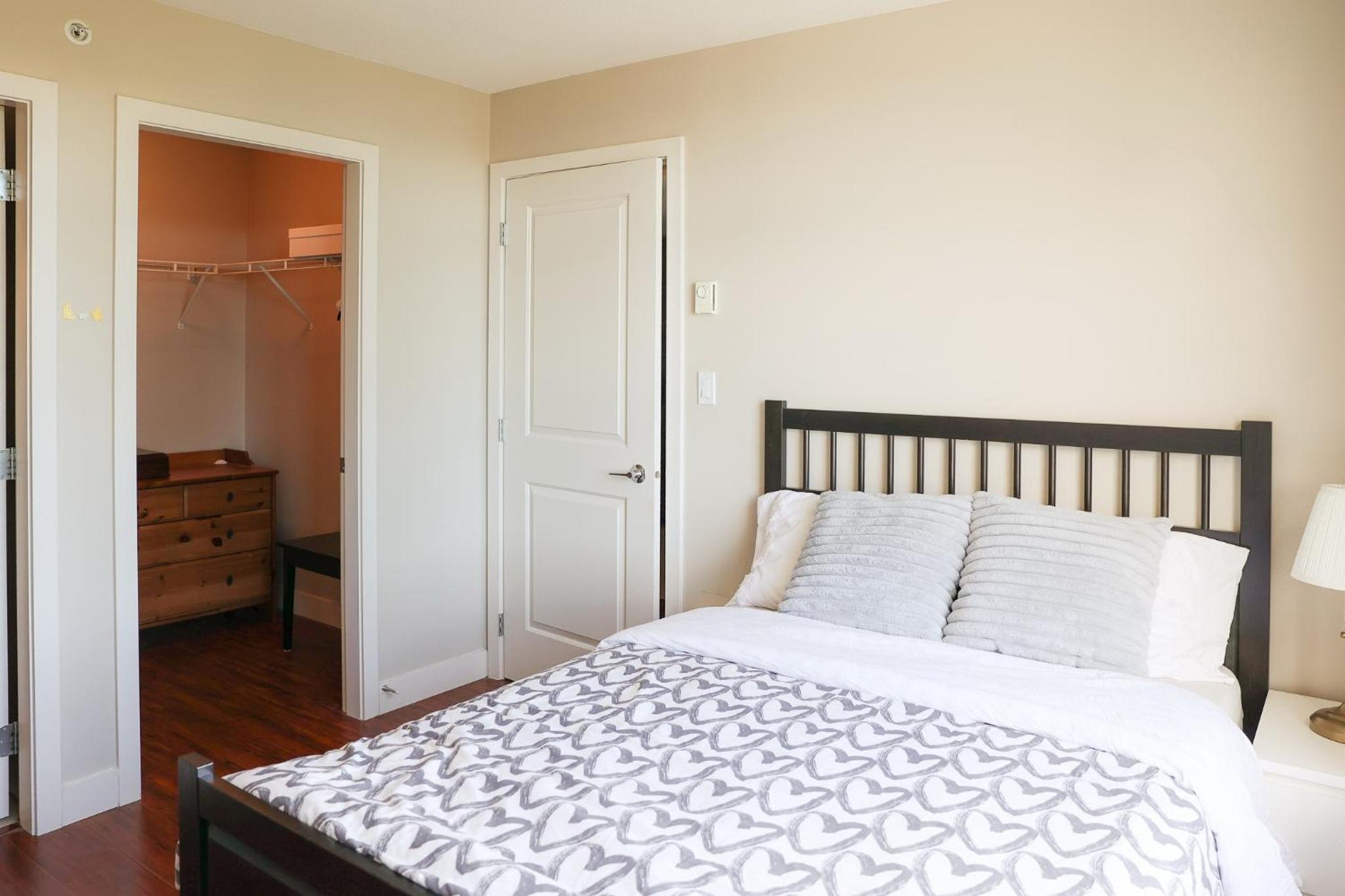 10 minutes to YVR, 2 bedrooms, 2 full bathrooms,high-rise with beautiful views