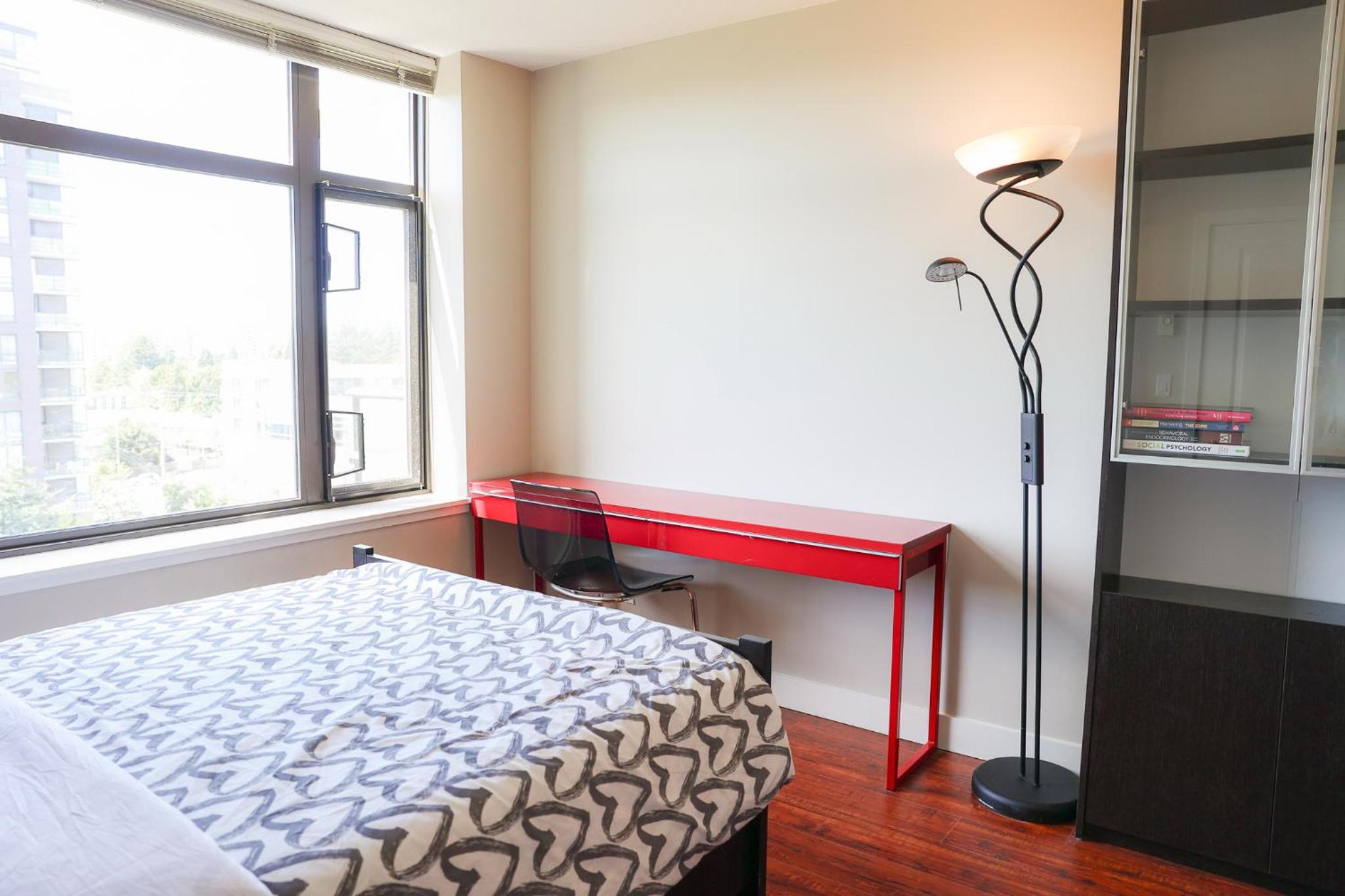 10 minutes to YVR, 2 bedrooms, 2 full bathrooms,high-rise with beautiful views