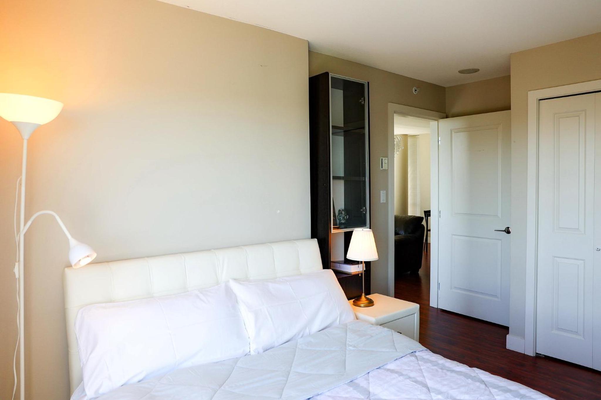 10 minutes to YVR, 2 bedrooms, 2 full bathrooms,high-rise with beautiful views