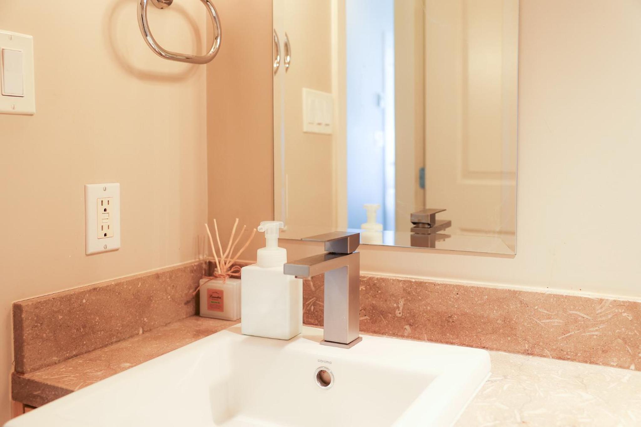 10 minutes to YVR, 2 bedrooms, 2 full bathrooms,high-rise with beautiful views