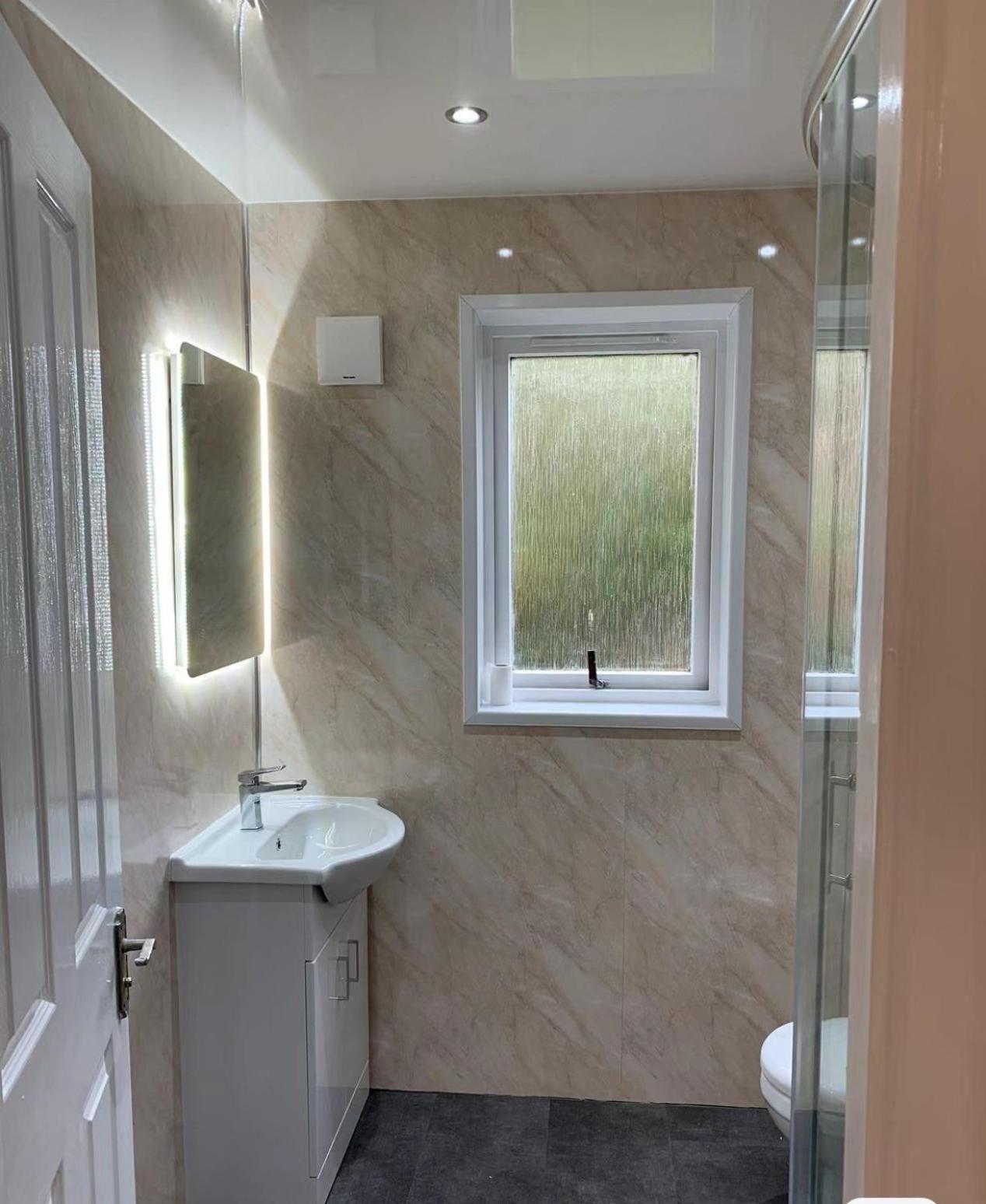 Two bedroom flat close to meadows with free parking by parking permit