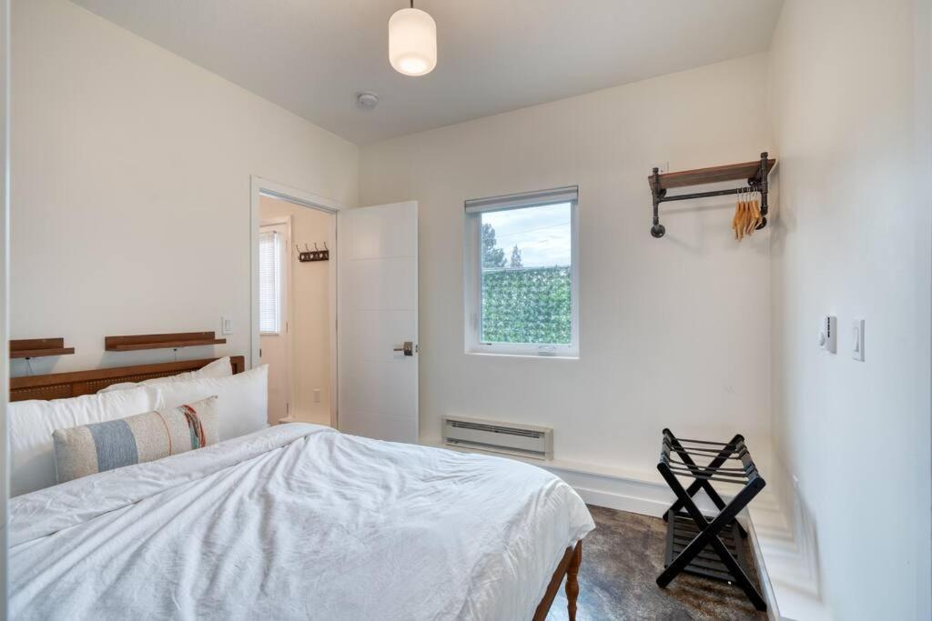 Stay Portland - The Division Street Funk Flat - 94 WalkScore view 2