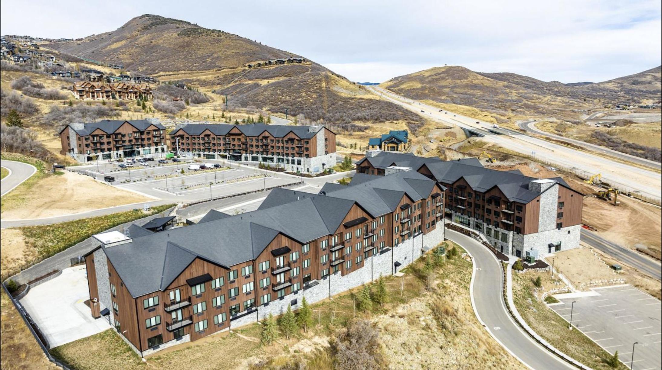 Luxury Studio, Minutes to Gondola, Ski Deer Valley, Hot Tubs, Resort Amenities view 3