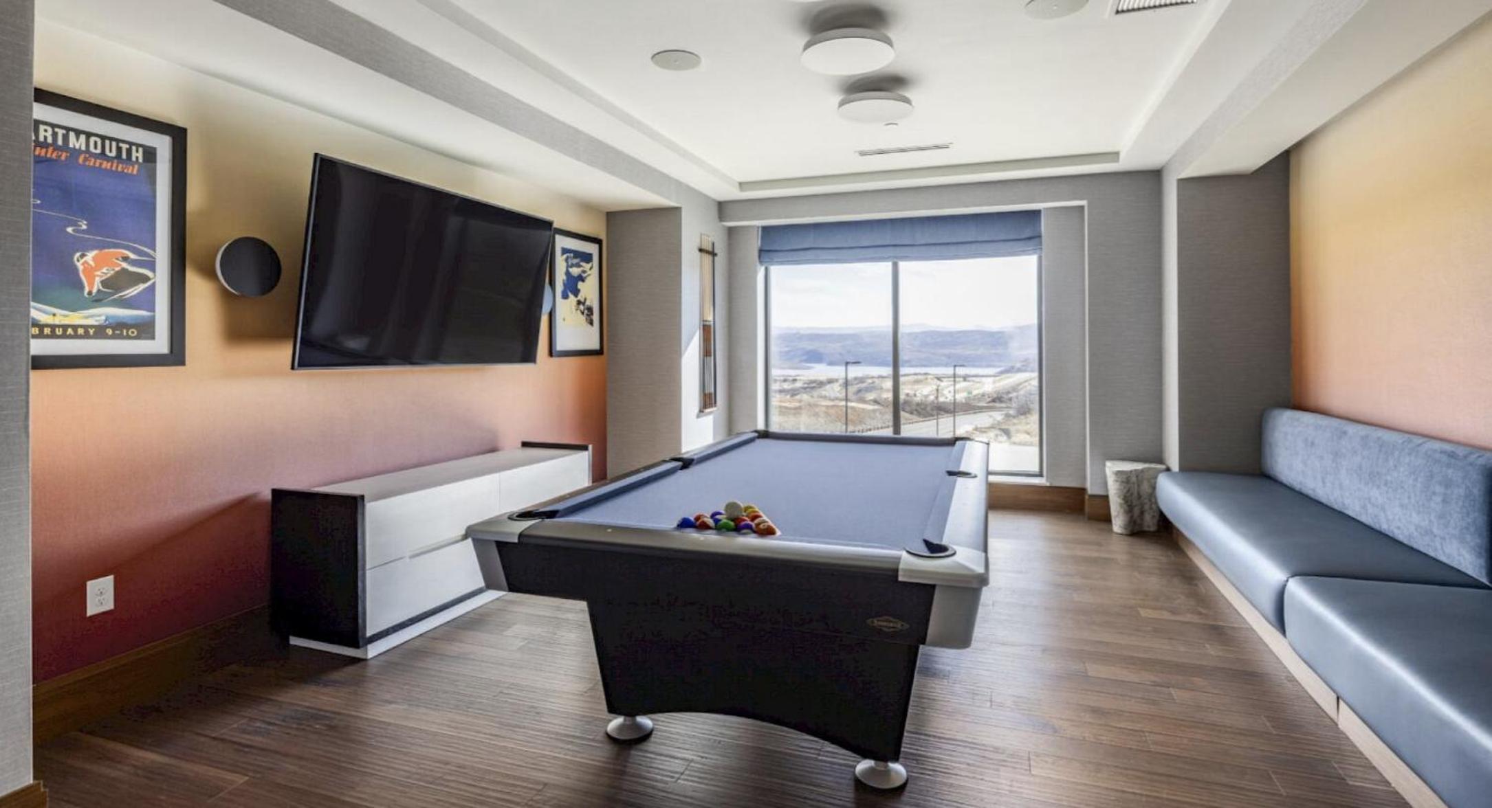 Luxury Studio, Minutes to Gondola, Ski Deer Valley, Hot Tubs, Resort Amenities view 5