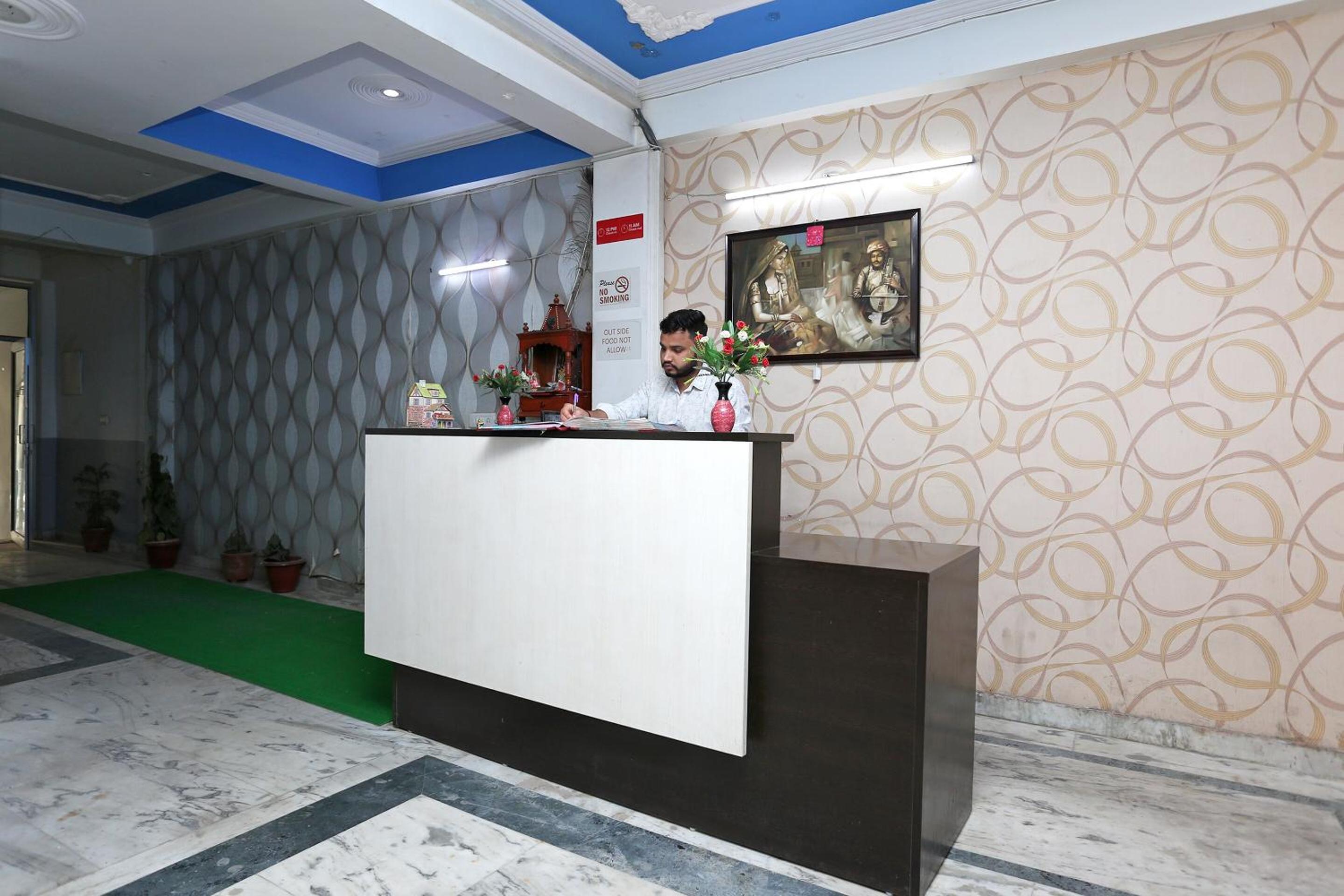 Lobby & Reception