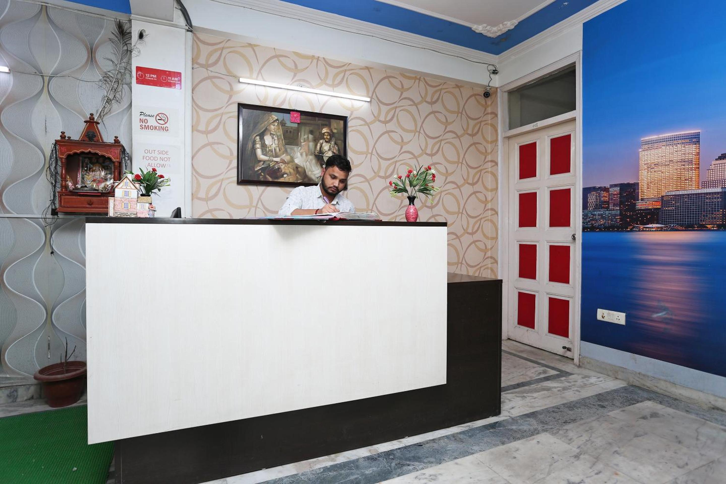 Lobby & Reception