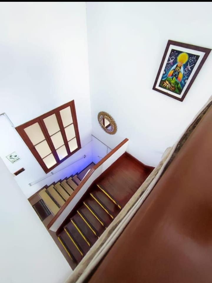HOSTAl IMPERIO
