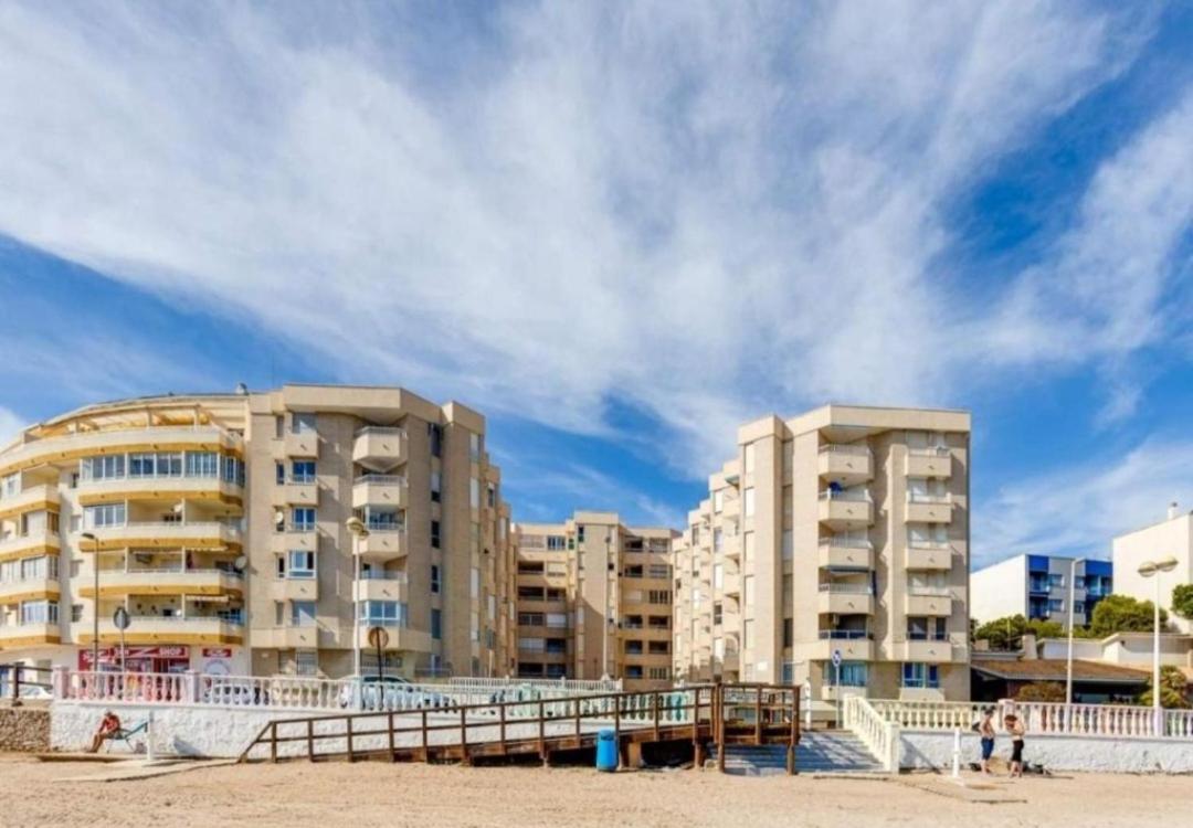Sea View Luxury Apartment Victoria