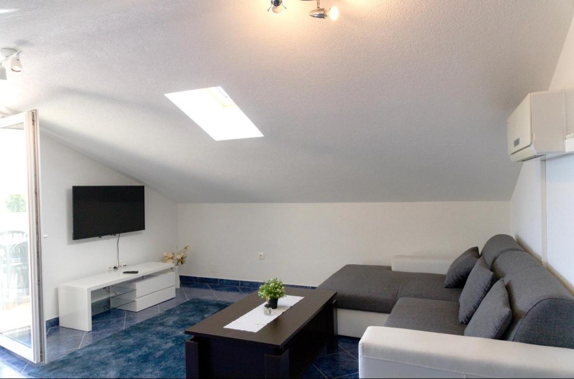 Apartmani Adriana