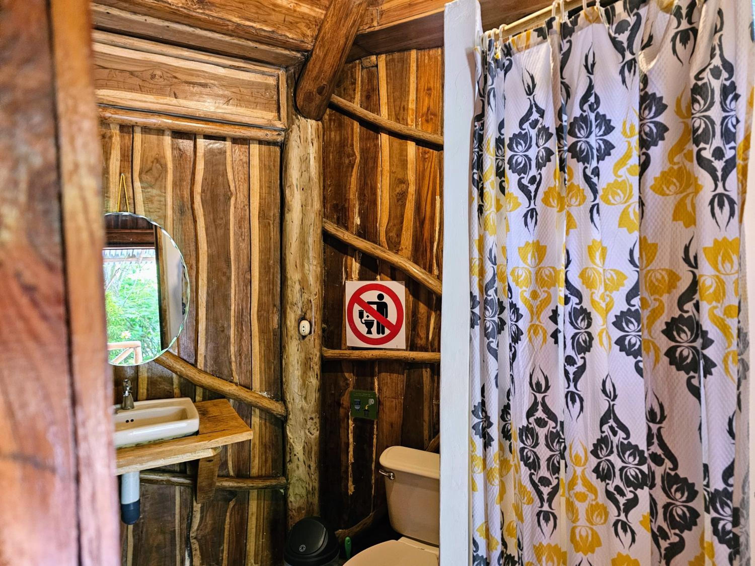 Don Jon's Surf and Yoga Lodge