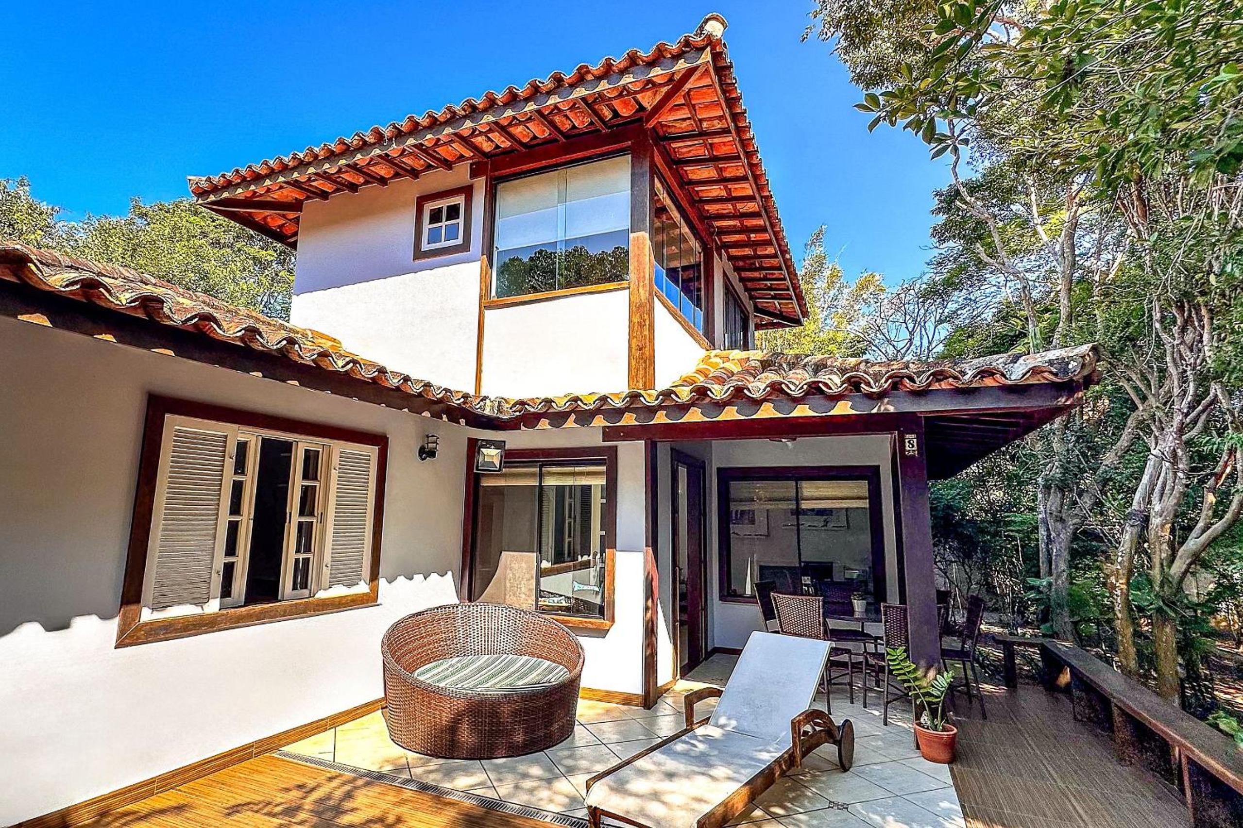 Casa com piscina a 600m da Rua das Pedras
