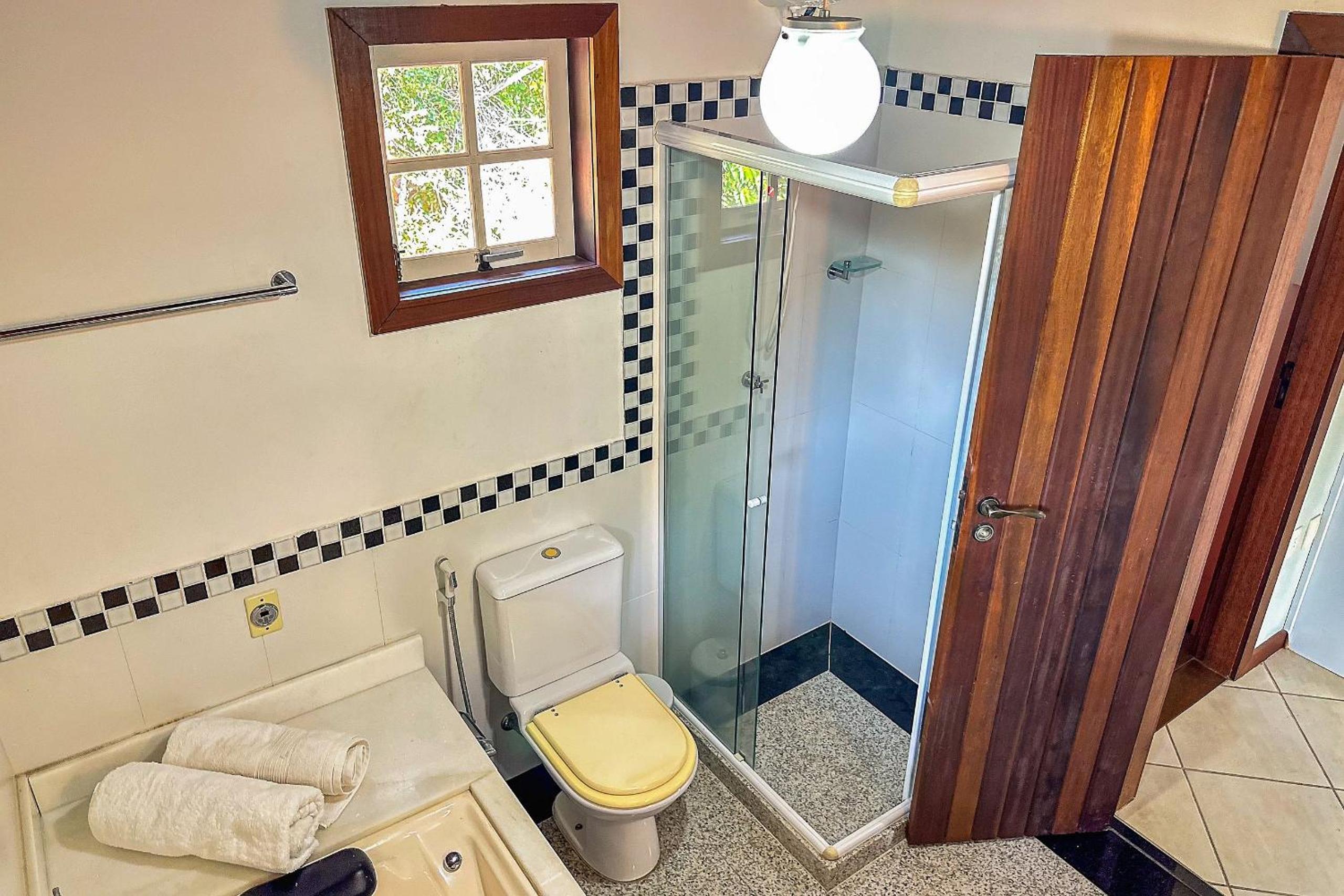 Casa com piscina a 600m da Rua das Pedras