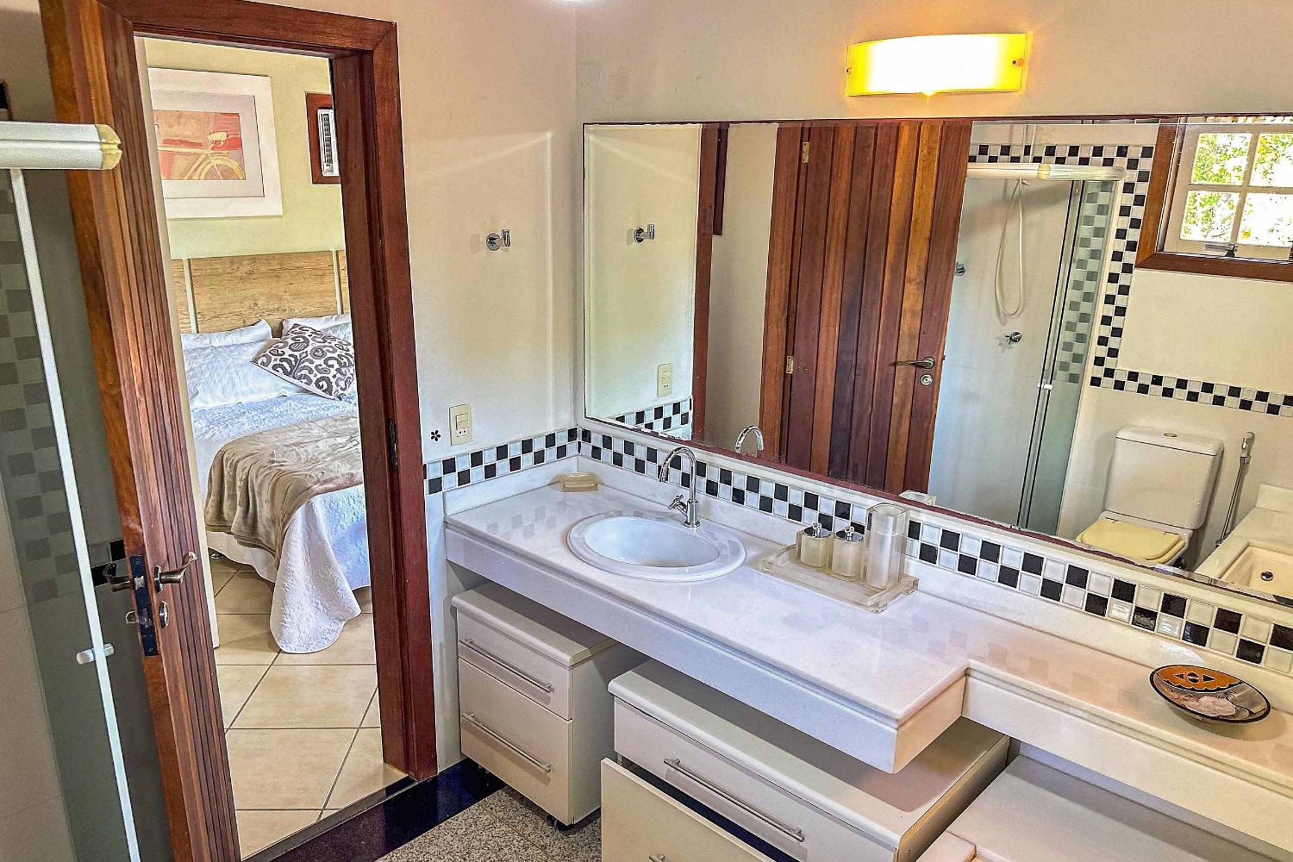Casa com piscina a 600m da Rua das Pedras