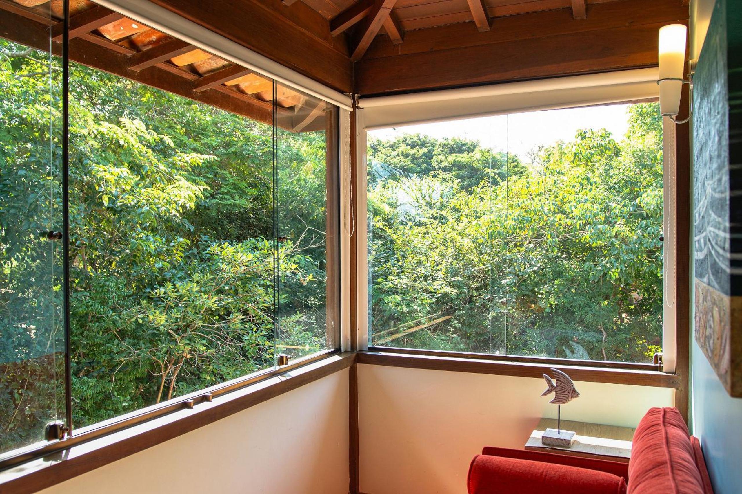 Casa com piscina a 600m da Rua das Pedras