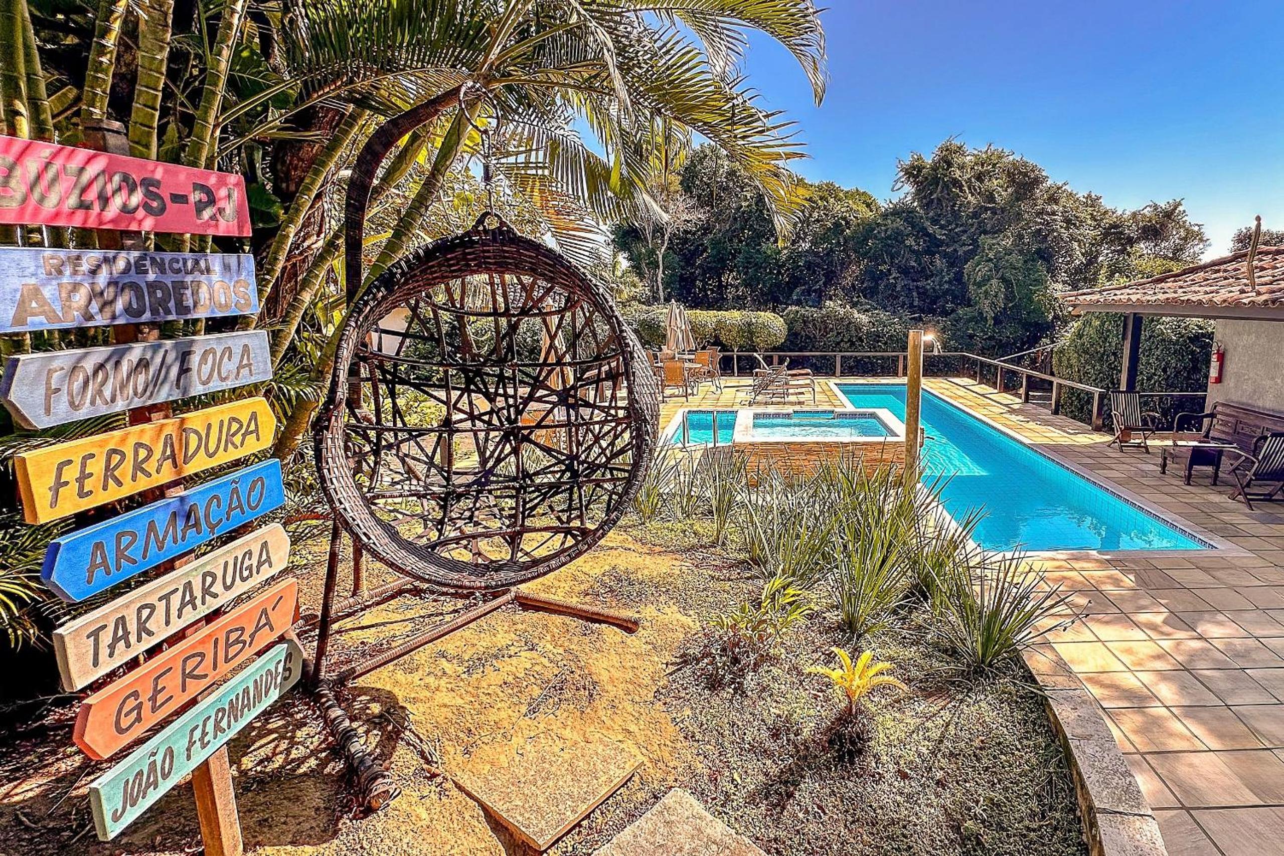 Casa com piscina a 600m da Rua das Pedras