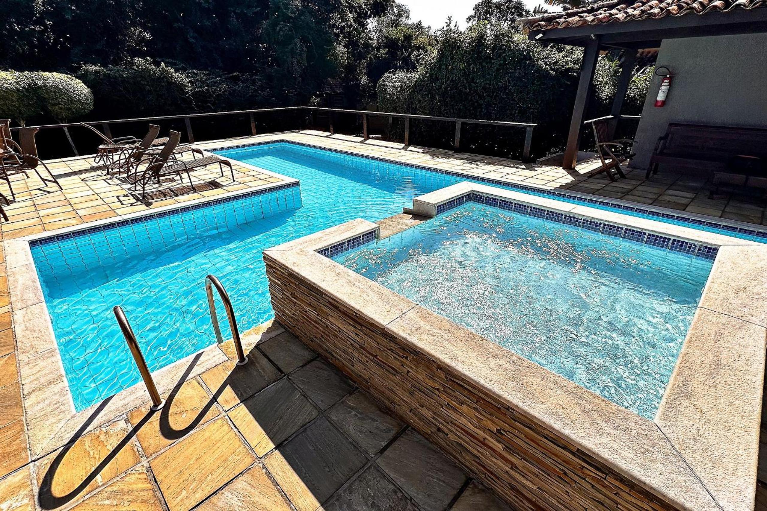 Casa com piscina a 600m da Rua das Pedras
