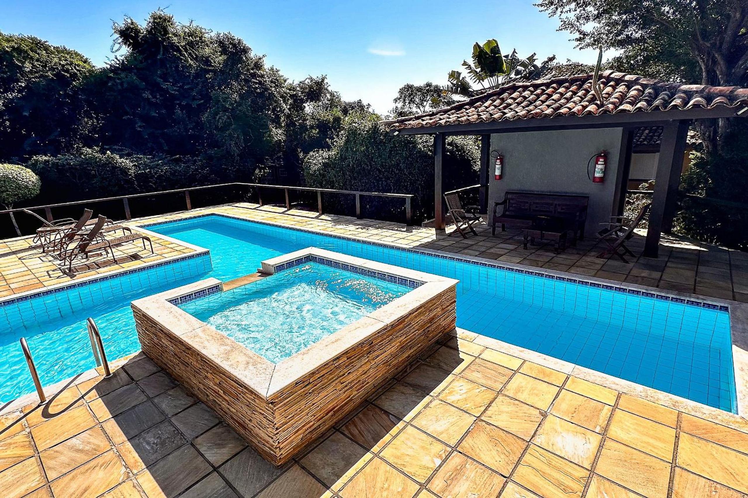 Casa com piscina a 600m da Rua das Pedras
