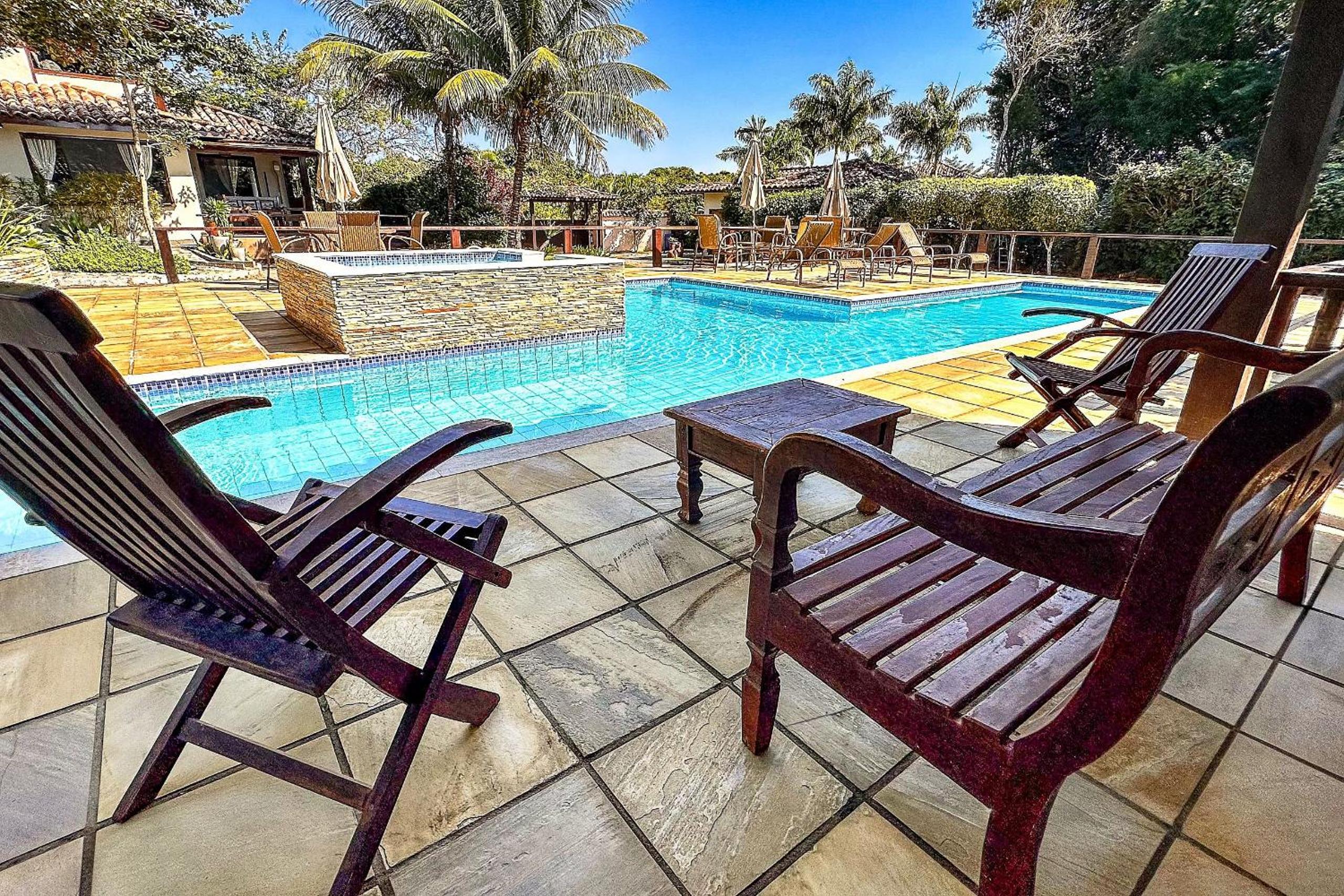 Casa com piscina a 600m da Rua das Pedras
