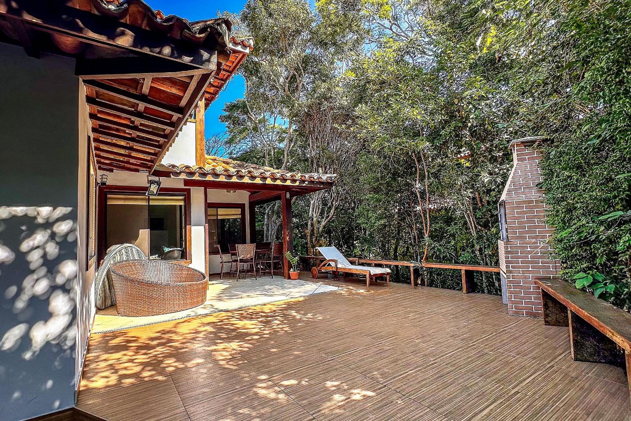 Casa com piscina a 600m da Rua das Pedras