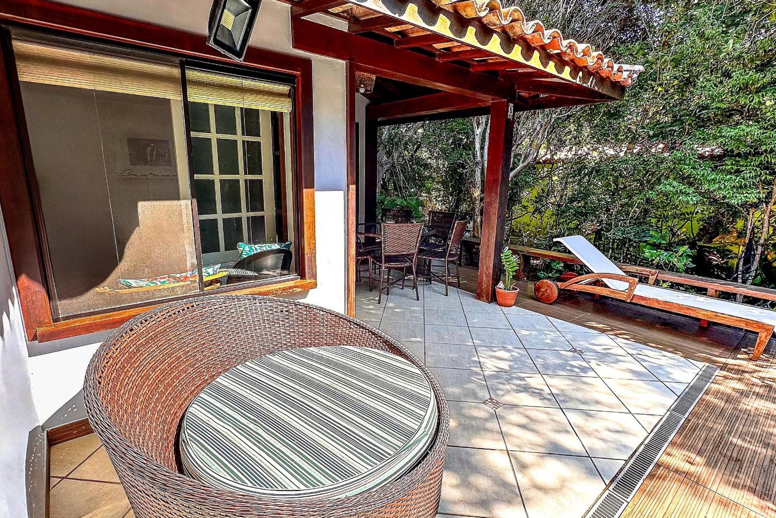 Casa com piscina a 600m da Rua das Pedras