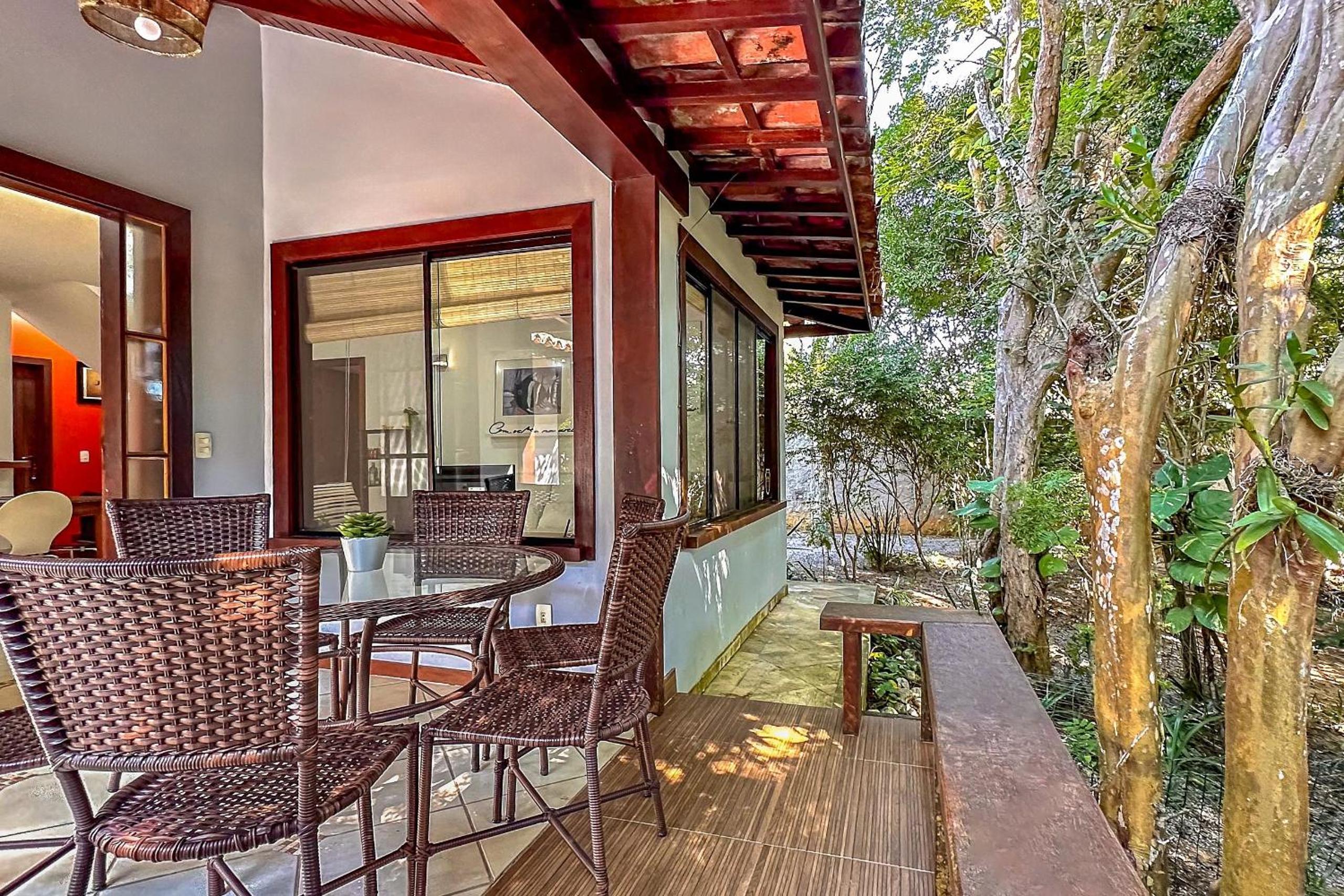 Casa com piscina a 600m da Rua das Pedras